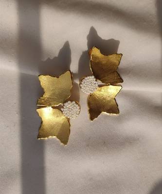 Petal studs earrings 4