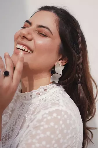 Petal studs earrings