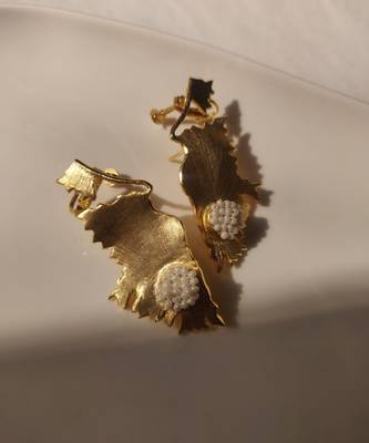 Awe earrings 4