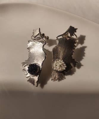 Awe earrings 4