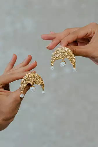 Shwet earrings