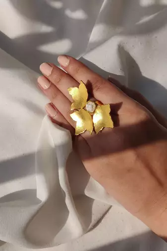 Three petal ring ring