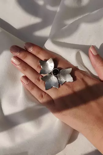 Three petal ring ring