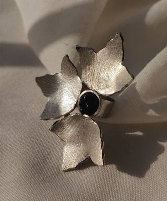 Three petal ring ring 3