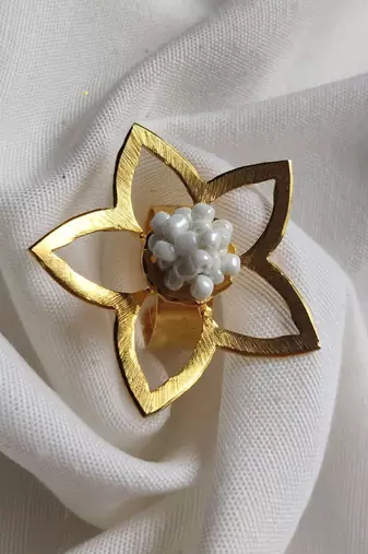 Flower frame ring ring