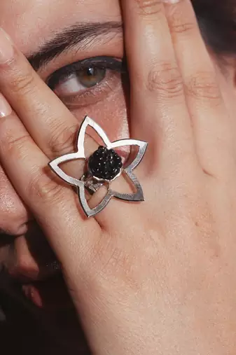 Flower frame ring ring