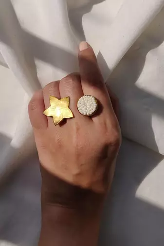 Flower and bud ring ring