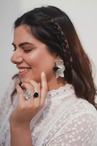 Flower and bud ring ring
