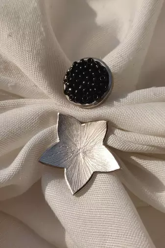 Flower and bud ring ring