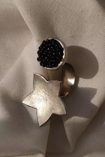 Flower and bud ring ring