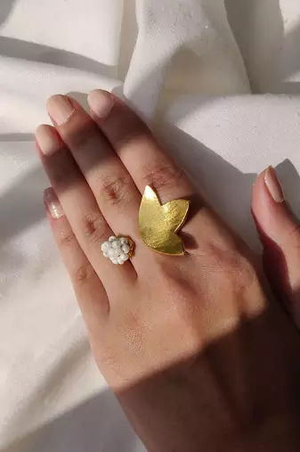 Petal ring ring