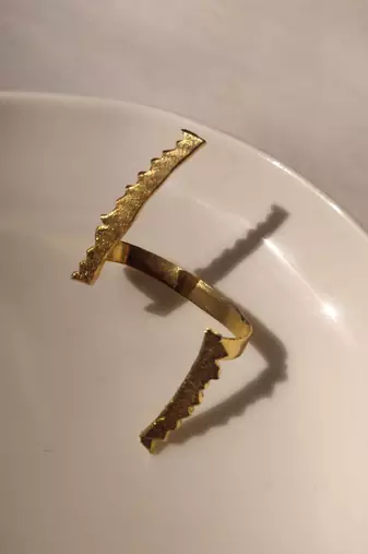 Zig-zag ring