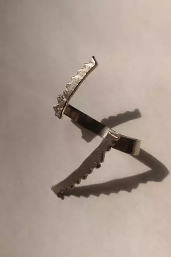Zig-zag ring
