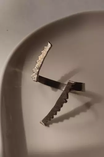 Zig-zag ring
