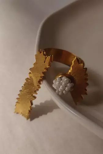 Mia ring