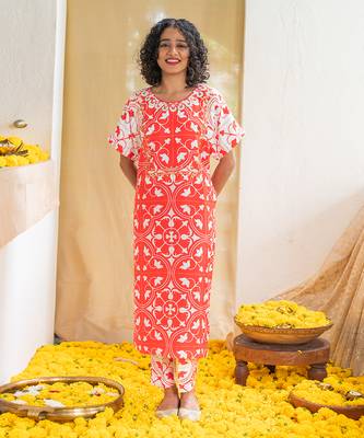 Red printed folkloric kurta set 1