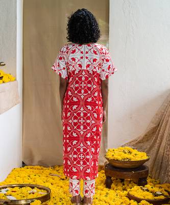 Red printed folkloric kurta set 3