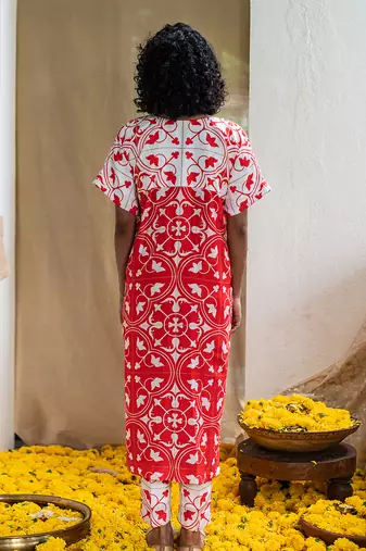 Red printed folkloric kurta set