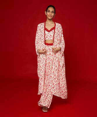 White & red cape set 1