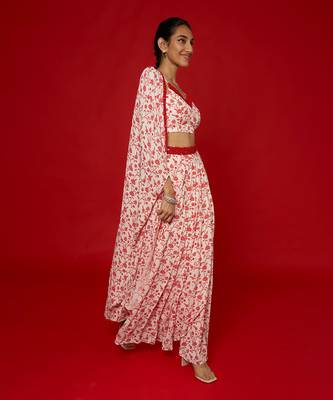 White & red cape set 2