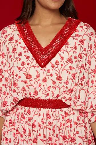 White & red kaftan