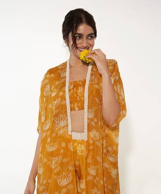 Mustard & white cape set 5