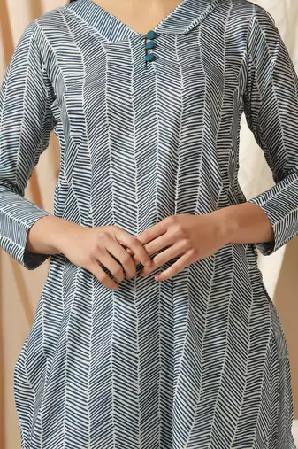 SHADES OF FAASHION muslin blue stripes print suit set.