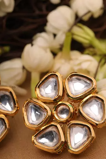 Flower Shaped Kundan Earrings