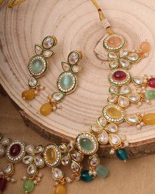Multicoloured Necklace Set with Earrings and Maang Tikka 2