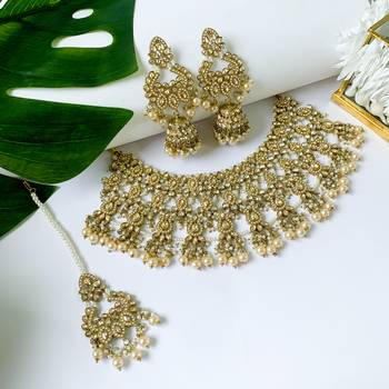 stylish traditional kundan & pearl drops bridal choker necklace jewellery set 1