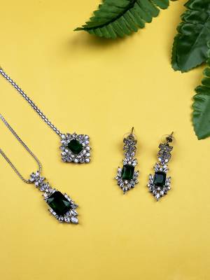 Silver plated green square ad cz studded leaf pendant set with earrings and maangtika 2