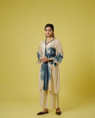Cream 3/4th sleeves cotton silk digital floral print, embellishment work knee length kurta set - with dupatta 3