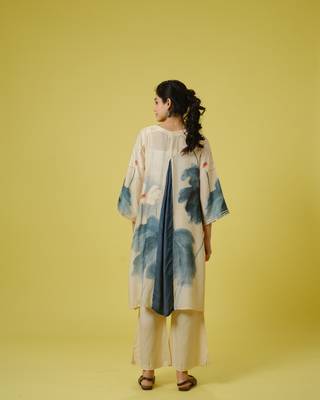 Cream 3/4th sleeves cotton silk digital floral print, embellishment work knee length kurta set - with dupatta 4