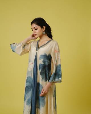 Cream 3/4th sleeves cotton silk digital floral print, embellishment work knee length kurta set - with dupatta 5