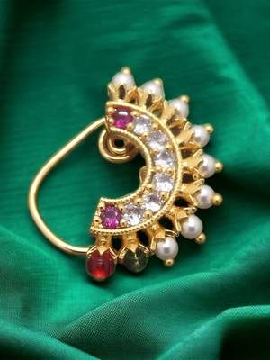 Gilded opulence: the majestic fusion of gold, artificial stones, and beads 1