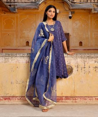 Mukaish work chanderi scalloped kurta set 1