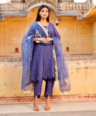 Mukaish work chanderi scalloped kurta set 2