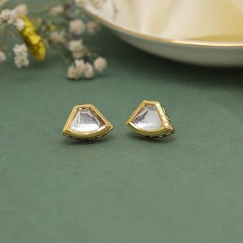 White color stud earrings 2