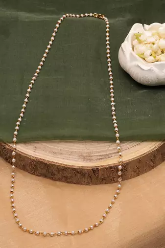 Single Layered Necklace with White Beads
