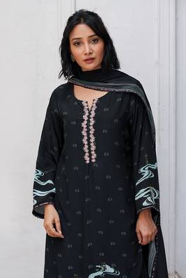 Black bemberg silk salwar suit with chinon silk dupatta 3