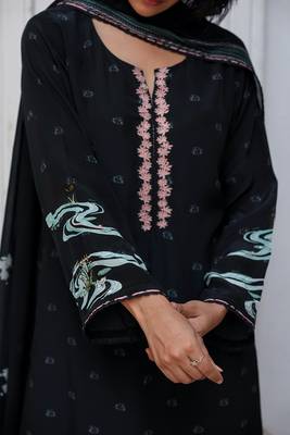 Black bemberg silk salwar suit with chinon silk dupatta 4