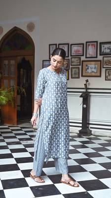 Women's teal pure muslin heavy digital printed designer kurti with palazzo 2