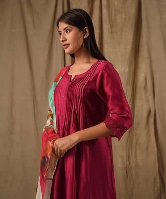 Deep magenta pintucks suit set 4