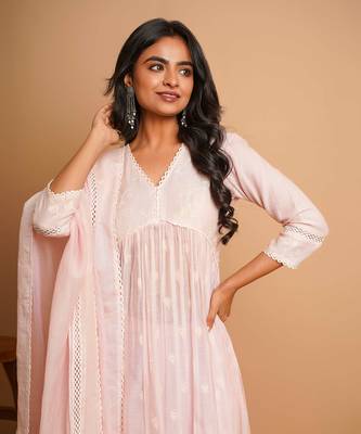 Light pink emroidered kurta pant set 4