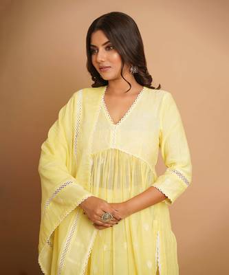 Light yellowemroidered kurta pant set 4