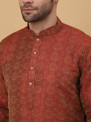 Men's Jacquard Woven Design Maroon Kurta With Pyjamas 2