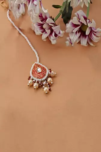 Red & cream maang tikka head jewellery with kundan & pearls