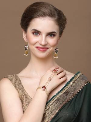 Red & gold adjustable hathphool with kundan &  pearls 2