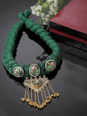 Green & gold chokar necklace  kundan &  pearls 1