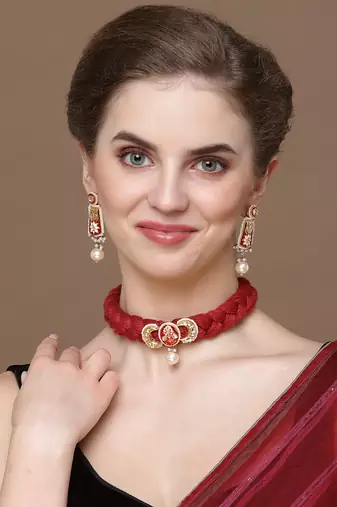 Red & gold chokar necklace  kundan &  pearls
